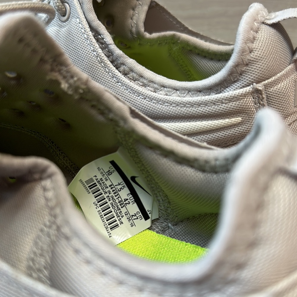 Grey Nikes - Picture 7 of 8
